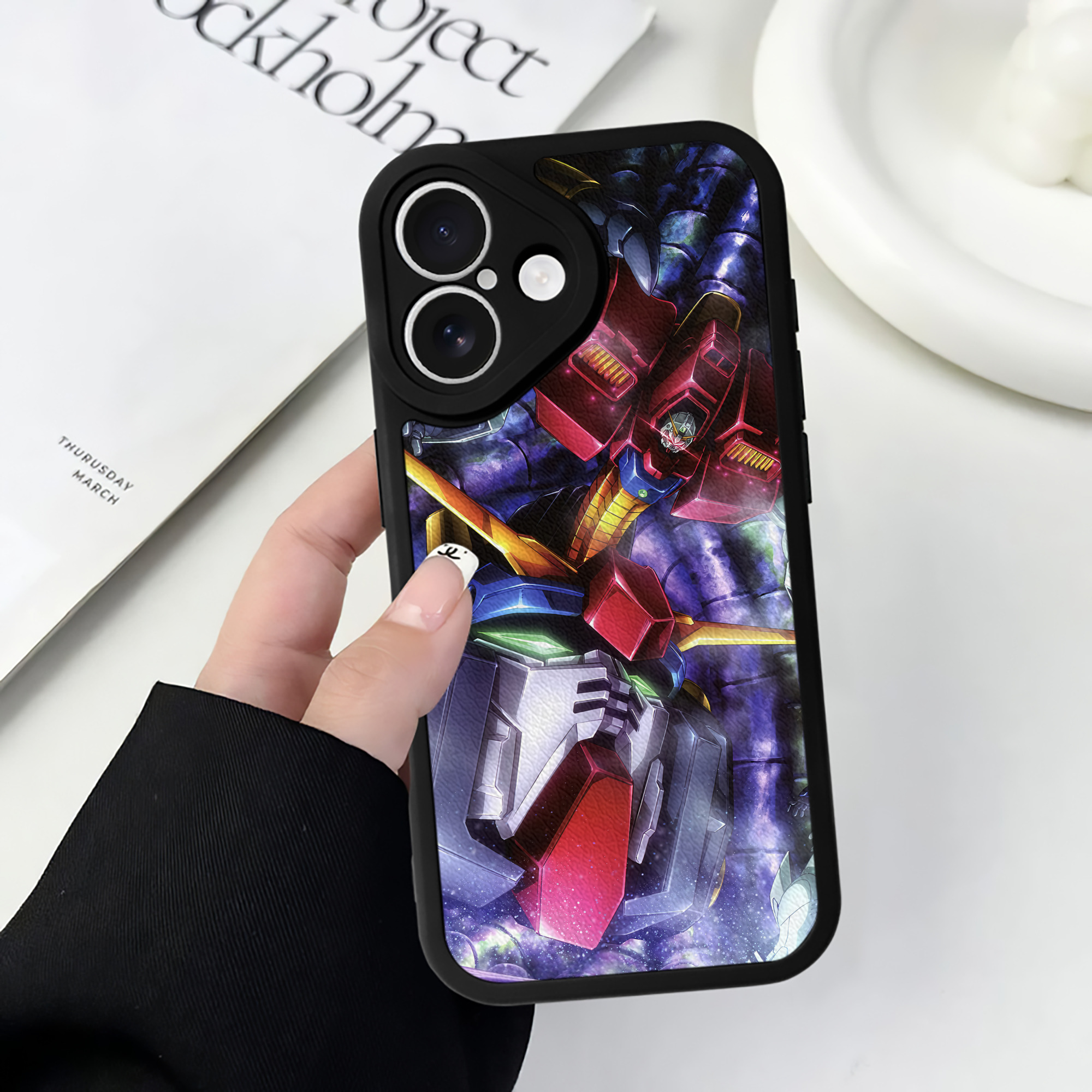 （画像用） 機動戦士ガンダム Mobile Suit Gundam 【iPhone 16シリーズ対応】シリコンスマホケース（レザー調） 材質：シリコン